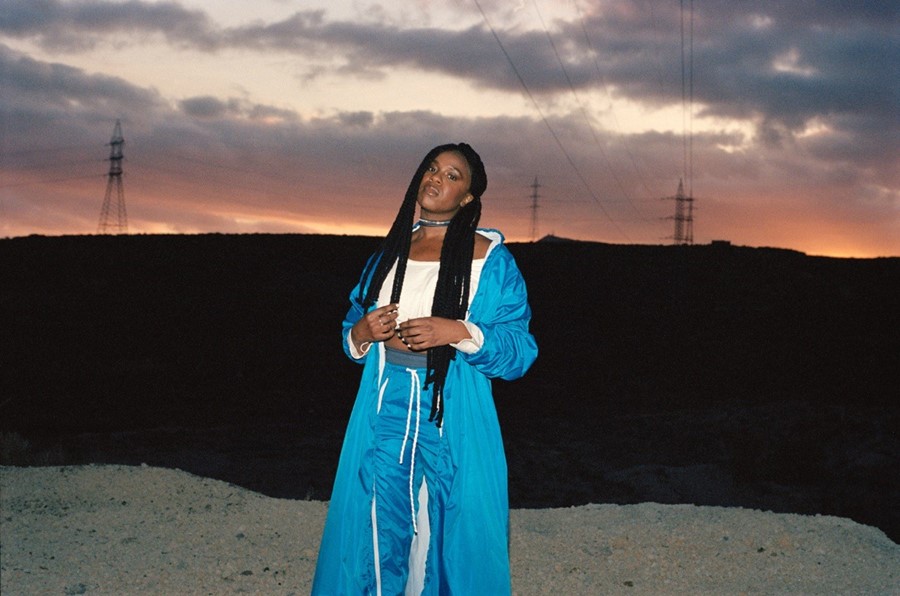 11C05B22-A4D3-4FBD-8A35-61E97A3DFD39